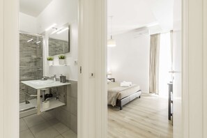 Apartment, 3 Bedrooms | 3 bedrooms, travel cot, free WiFi, bed sheets