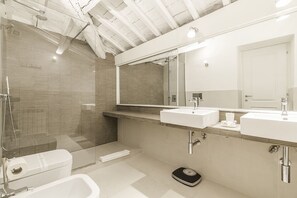 Apartment, 1 Queen Bed with Sofa bed | Bathroom | Shower, rainfall showerhead, free toiletries, hair dryer - The Best in Rome Orbitelli (Rome)
