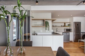 Family Apartment | Private kitchen | Full-sized fridge, microwave, oven, stovetop - ITC Docklands (Cape Town)