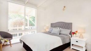 3 chambres, fer et planche à repasser, lit de bébé portatif