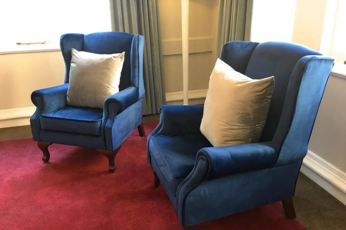 Honeymoon-Zimmer, Stadtblick | Wohnbereich | Fernseher
