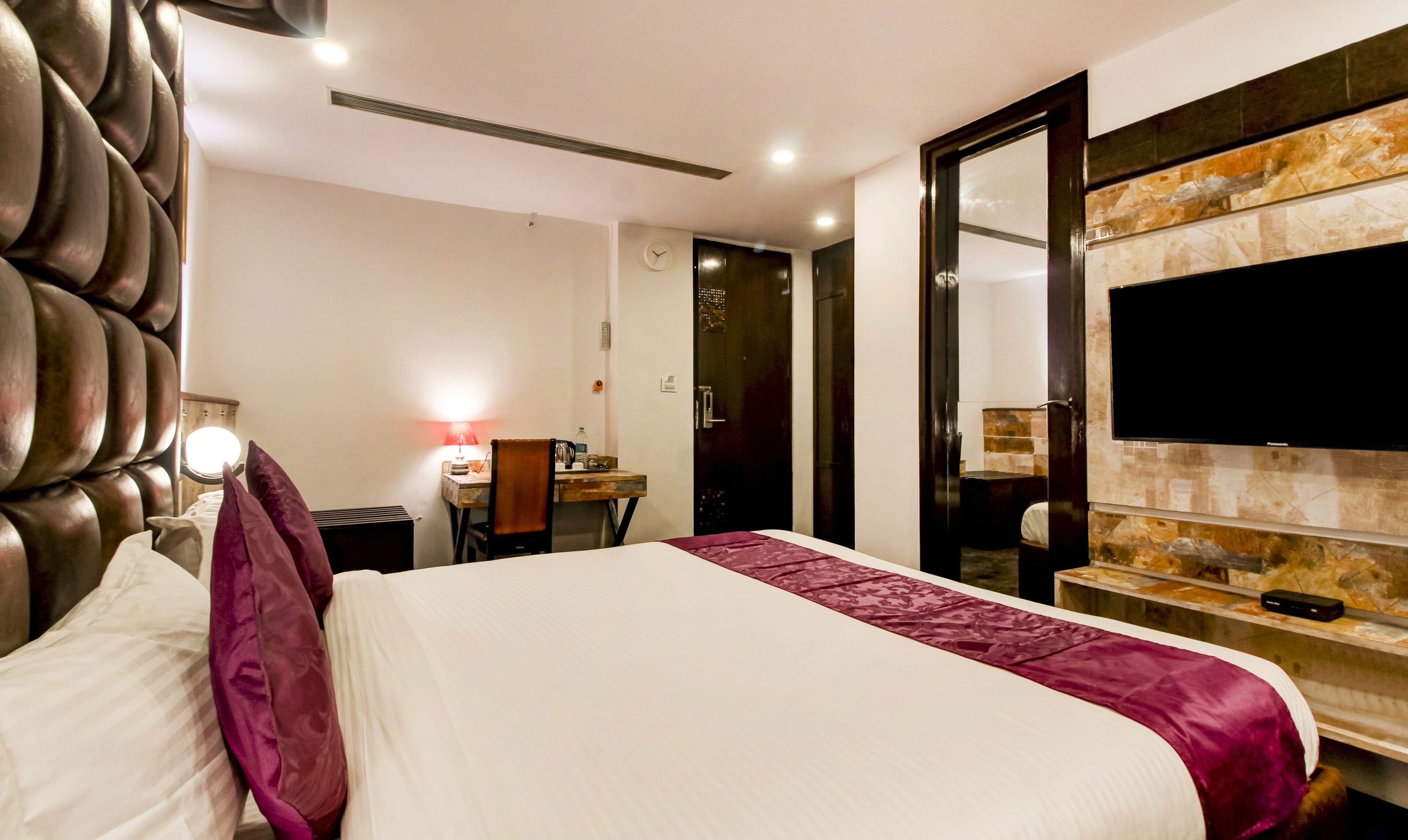 Deluxe Room | Seterika/papan seterika, Wi-fi percuma, cadar katil 