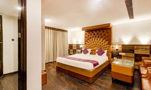 Tabla de planchar con plancha, wifi gratis y ropa de cama 
