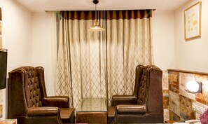 Deluxe Room | Iron/ironing board, free WiFi, bed sheets - Treebo Tryst F One (Hyderabad)