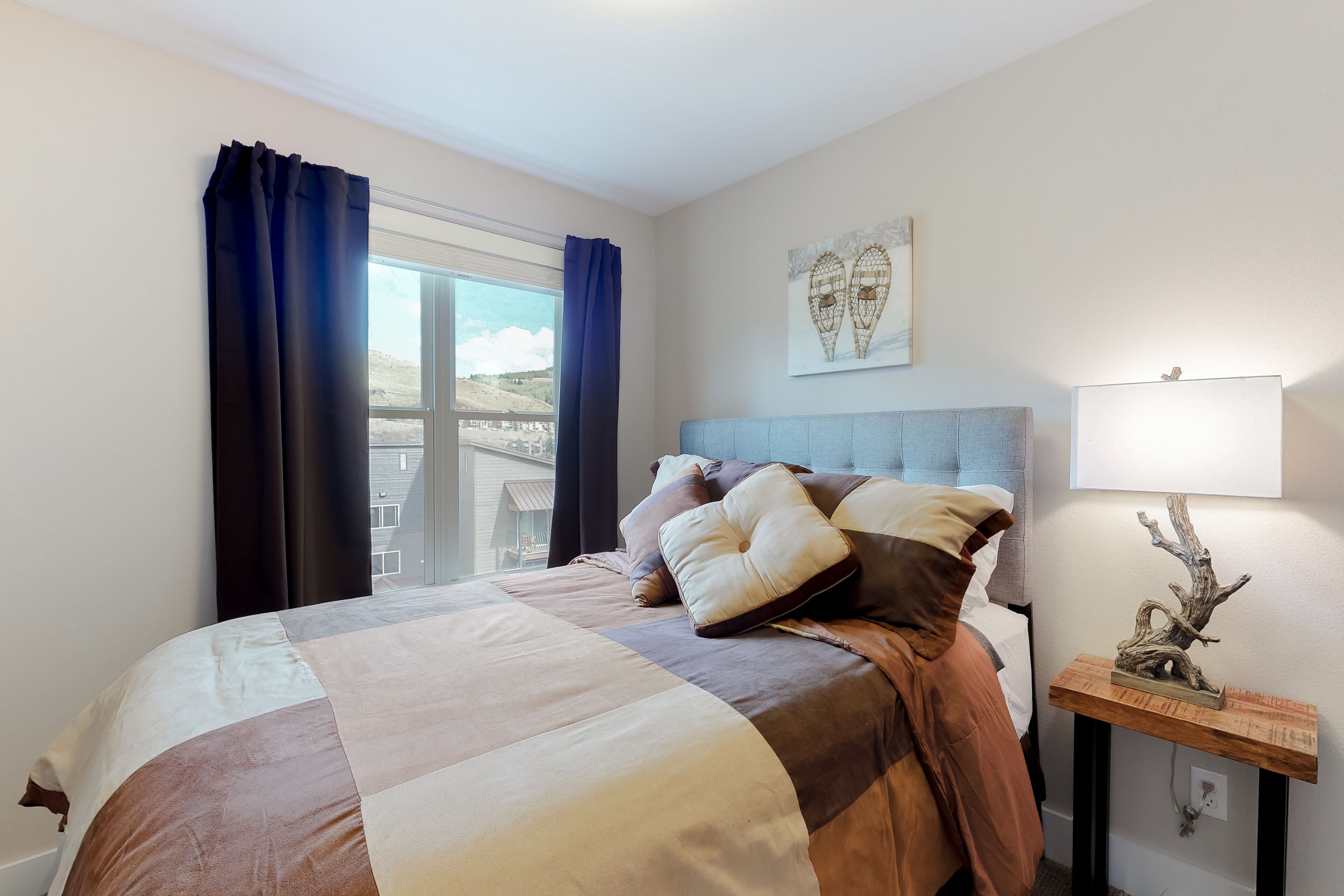 Cozy Condo with Great Mountain Views & Location – Walk to Slopes