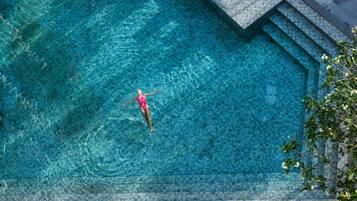 Outdoor pool, pool loungers