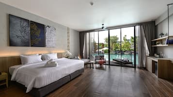 Pool Access Suite | Hochwertige Bettwaren, Zimmersafe, individuell dekoriert