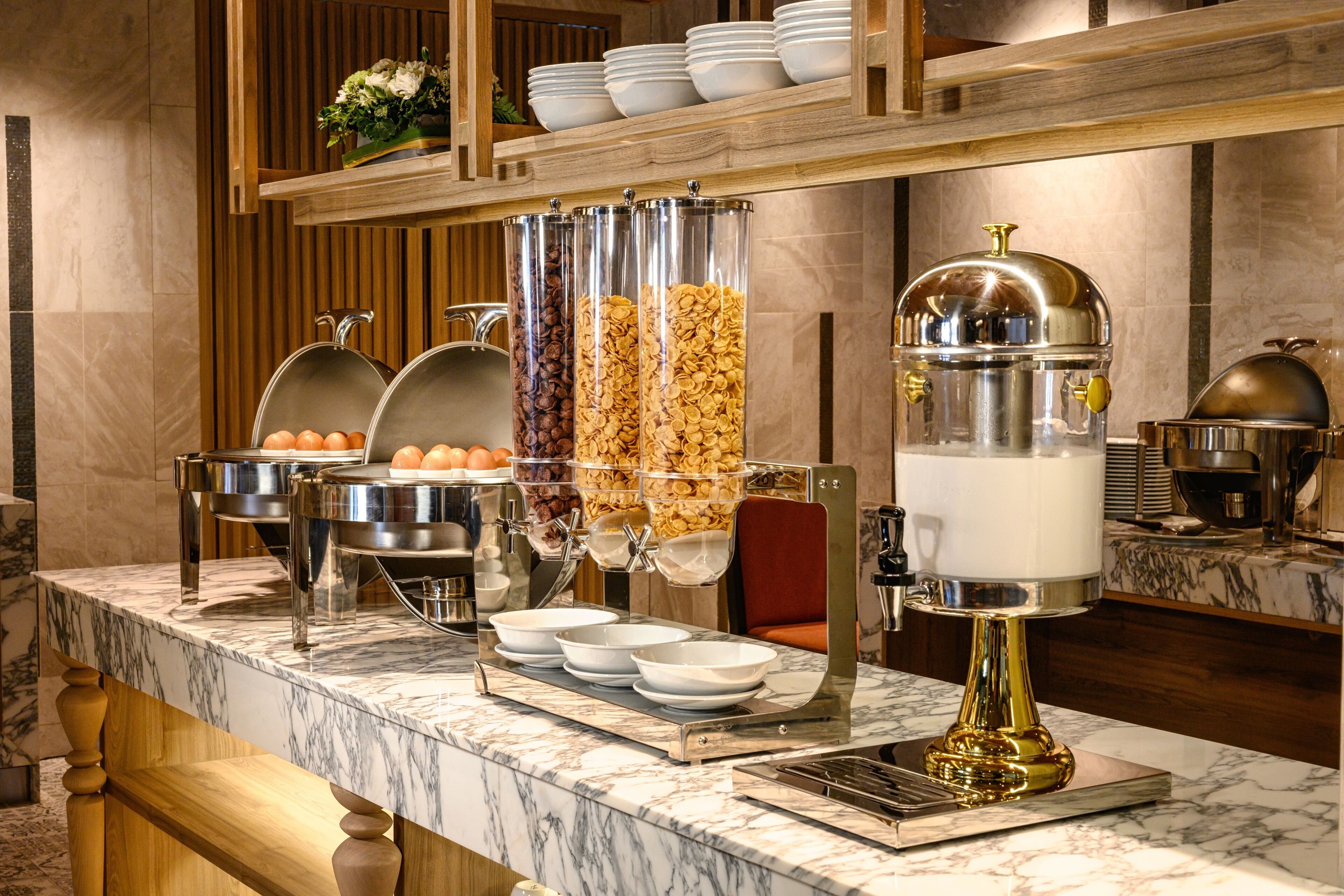 daily buffet breakfast (thb 400 per person)