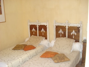 2 bedrooms, iron/ironing board, travel crib, free internet