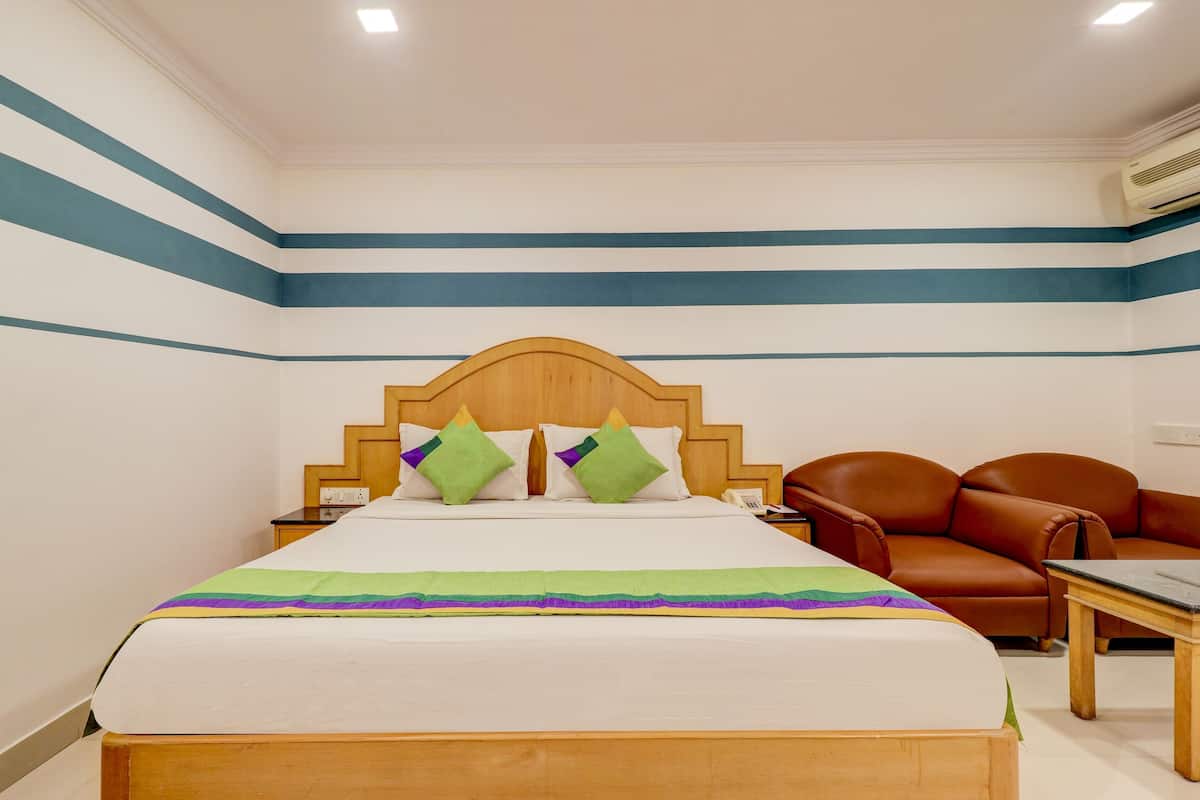 Premium Room | Desk, iron/ironing board, free WiFi, bed sheets