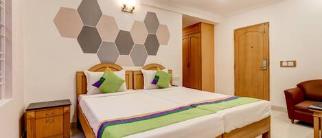 Premium Room | Desk, iron/ironing board, free WiFi, bed sheets