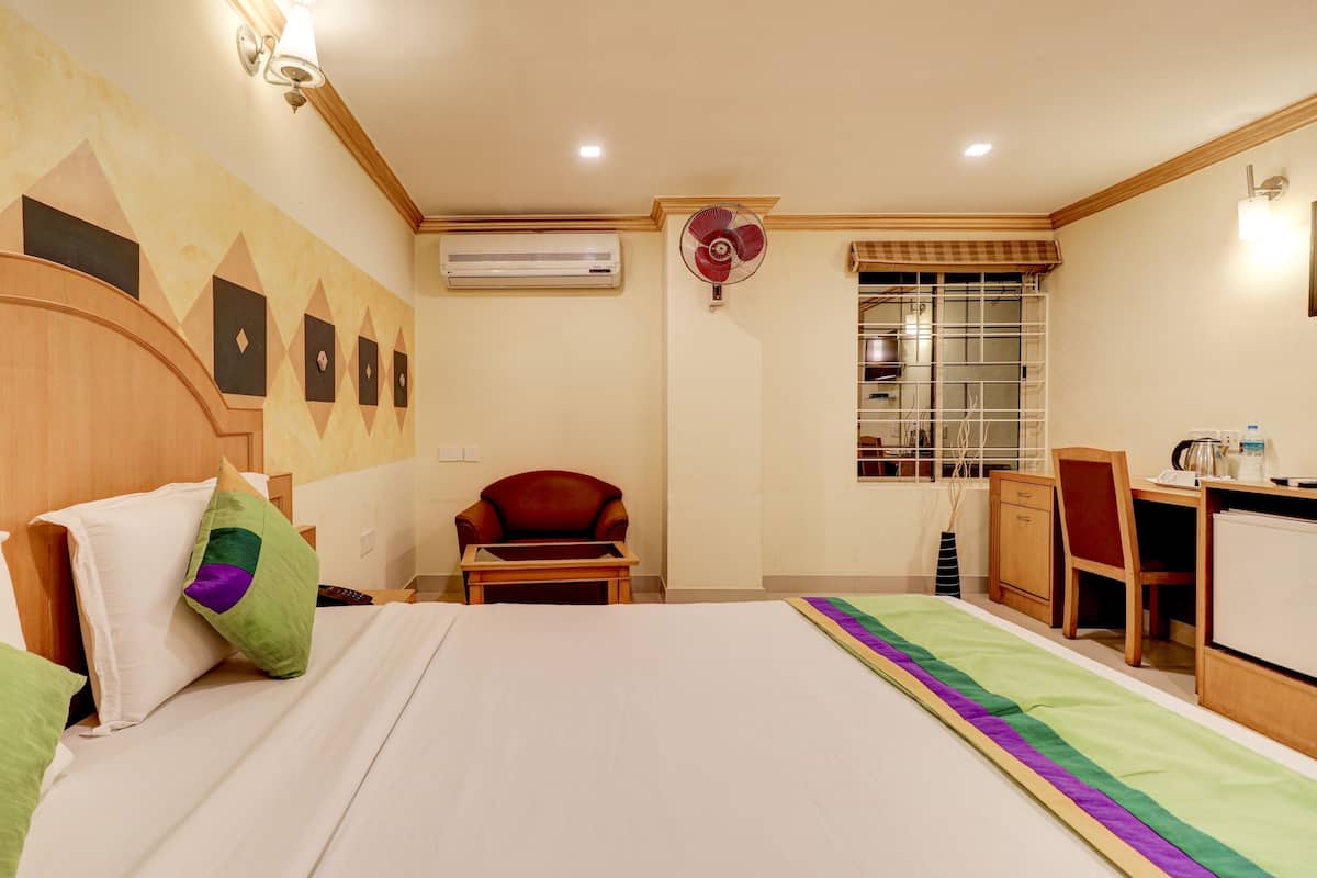 Deluxe Room | Desk, iron/ironing board, free WiFi, bed sheets