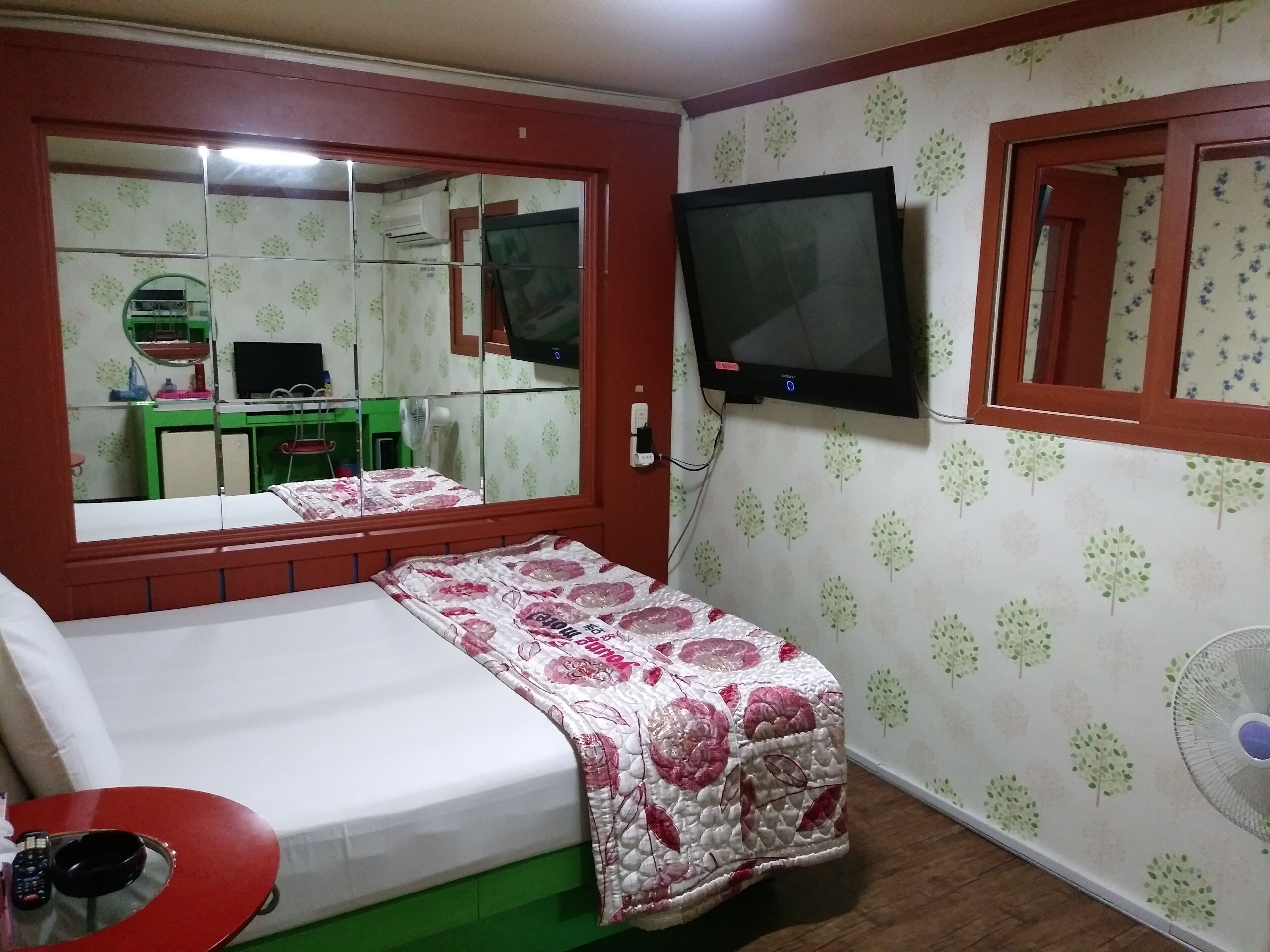 basic room | desk, free wifi