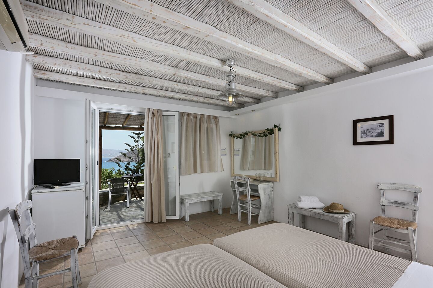 2 bedrooms, soundproofing, free wifi, bed sheets