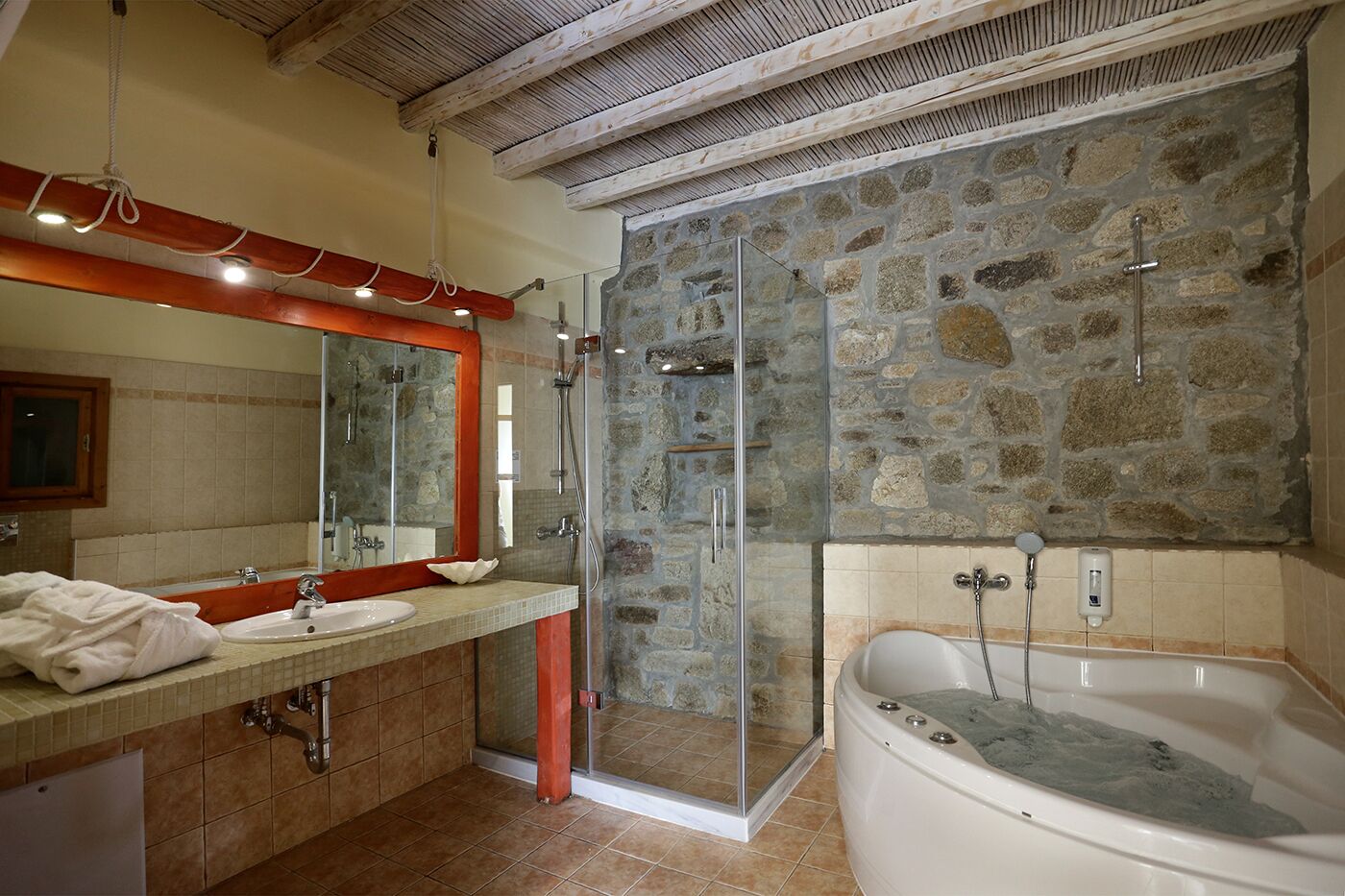 deluxe suite (plus) | jetted bathtub