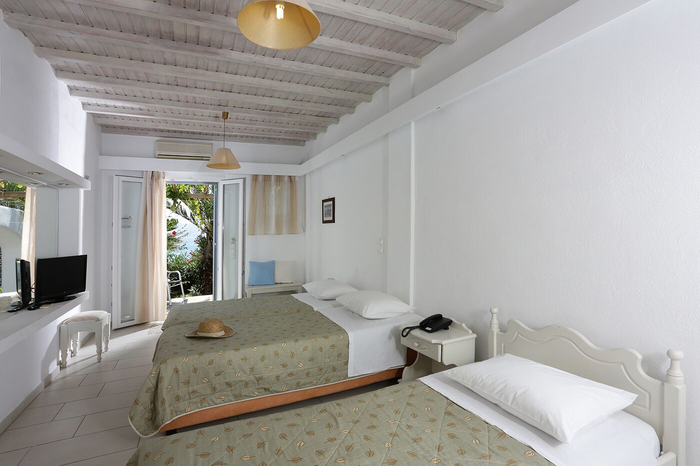 2 bedrooms, soundproofing, free wifi, bed sheets