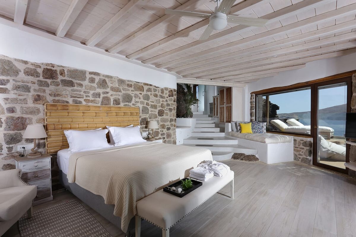 deluxe suite | 2 bedrooms, soundproofing, free wifi, bed sheets