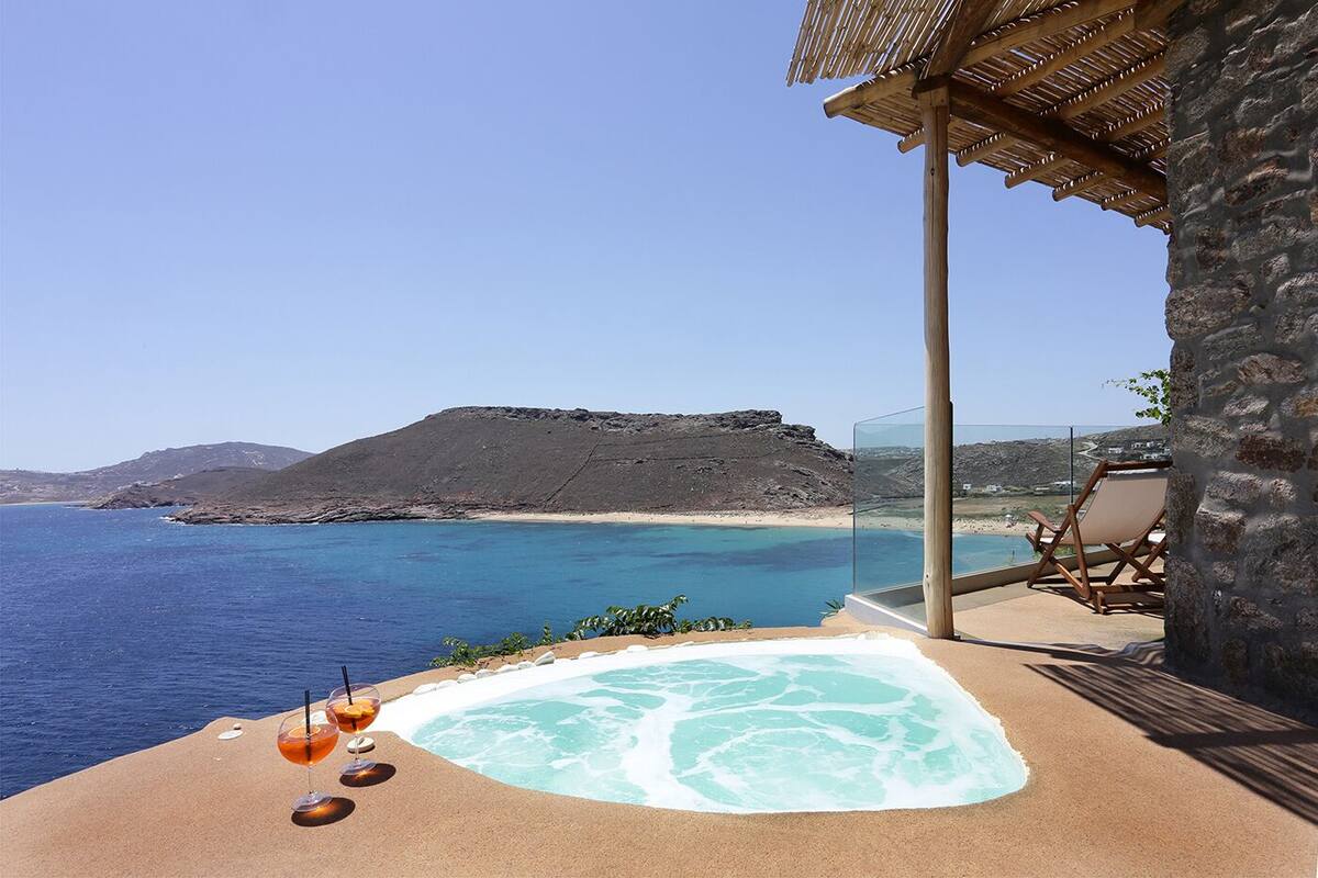 Cave Suite | Private pool
