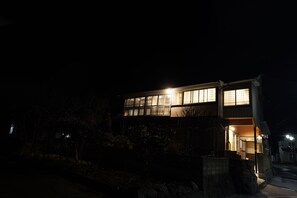 Front of property – evening/night - Tsubaki - the best guesthouse in Inawashiro (Inawashiro)