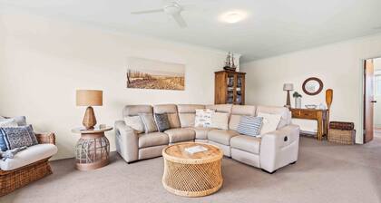 St James 6 in Tuncurry