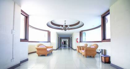 OYO 383 White Inn Hotel