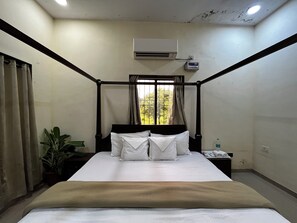 华丽客房 | 办公桌