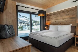 Luxury Apartment, 3 Bedrooms, Balcony, Mountain View | Premium bedding, down comforters, in-room safe, desk