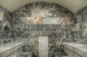 Couples treatment rooms, body treatments, aromatherapy