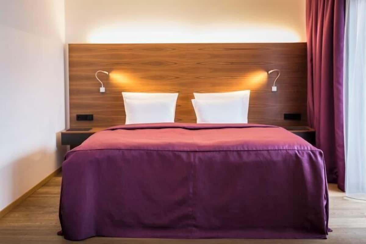 1 bedroom, premium bedding, down duvets, in-room safe