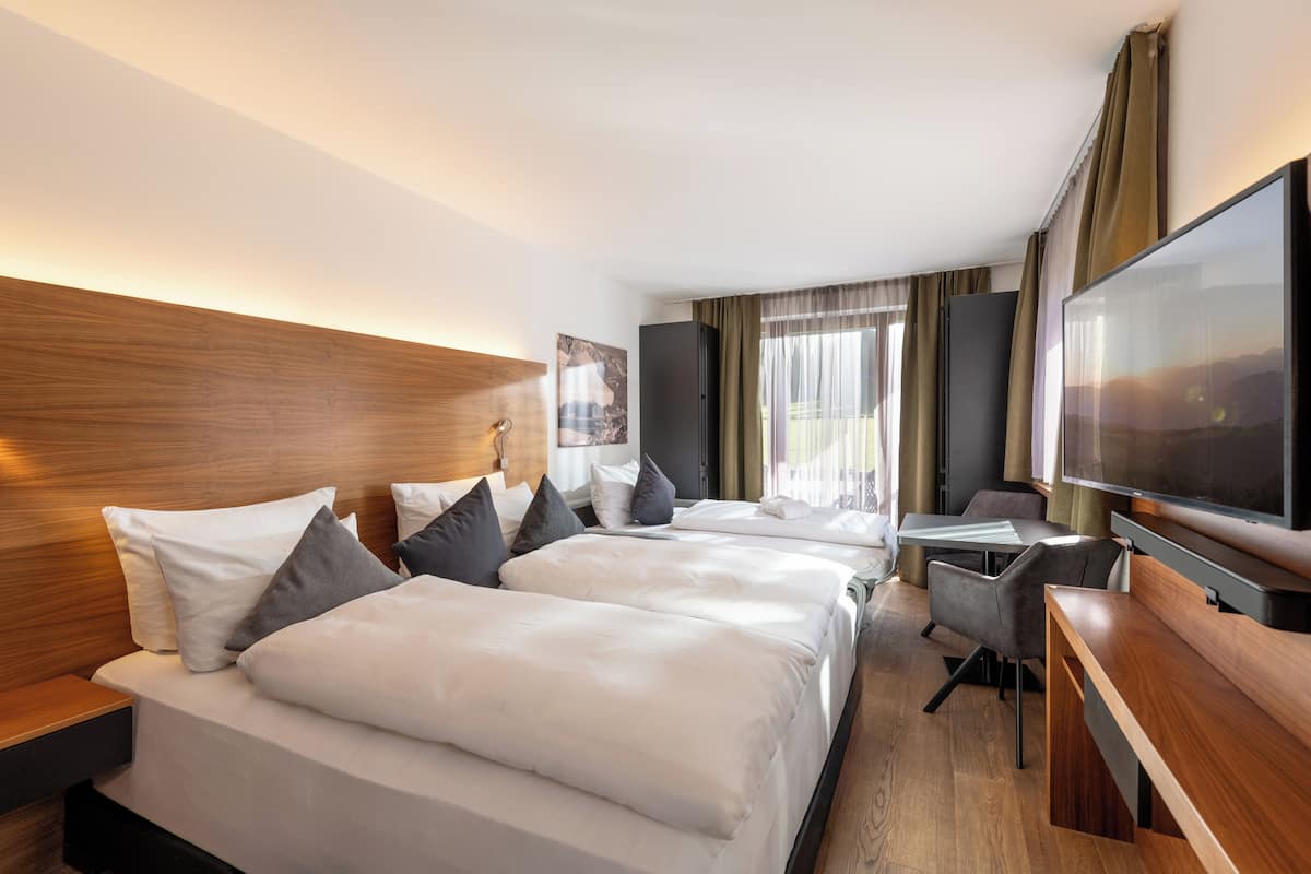 Premium bedding, down comforters, in-room safe, desk