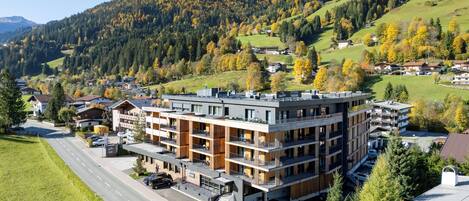 Vista frontal de la propiedad