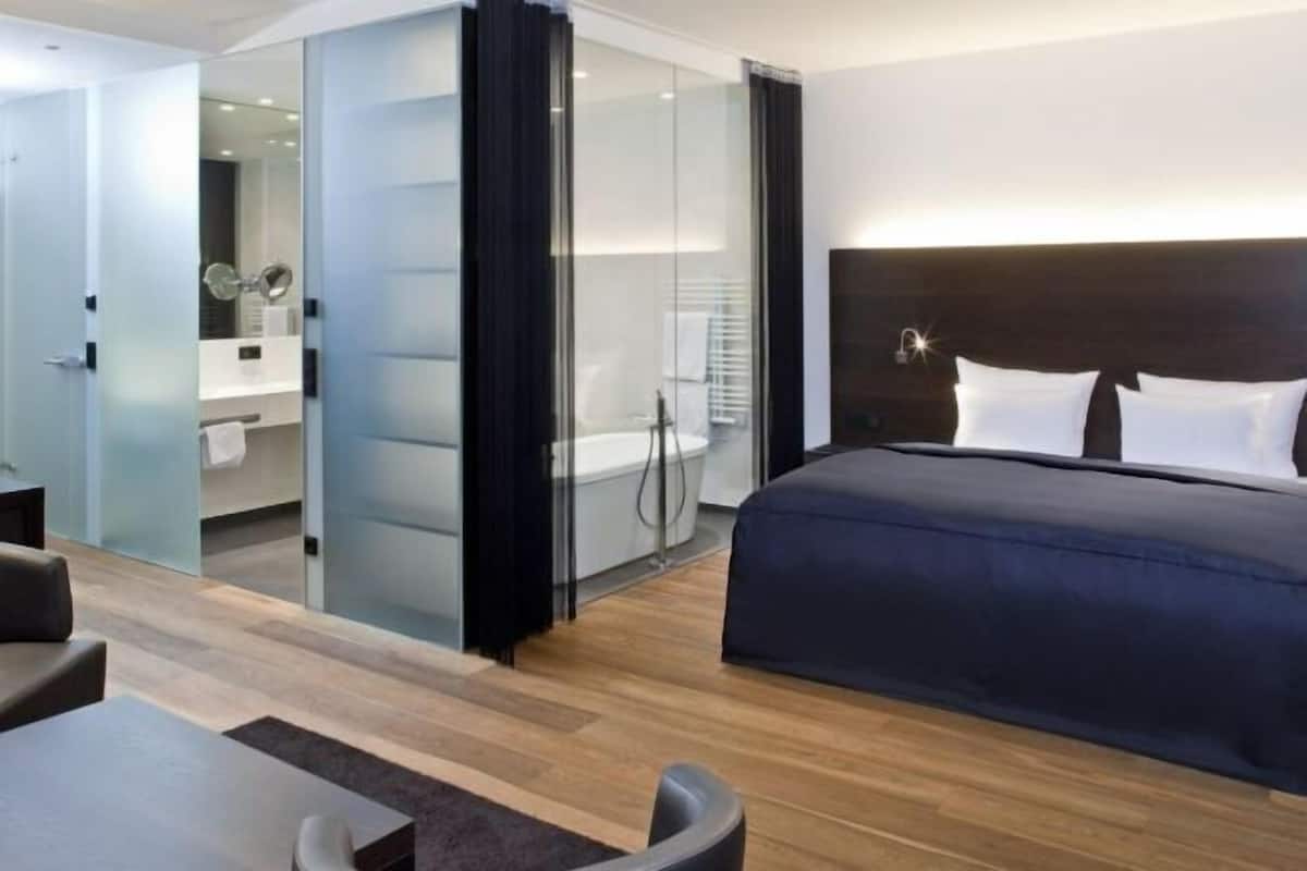 1 bedroom, premium bedding, down duvets, in-room safe