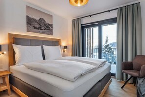 Panoramic Penthouse, 3 Bedrooms, Patio, Mountain View | Premium bedding, down comforters, in-room safe, desk