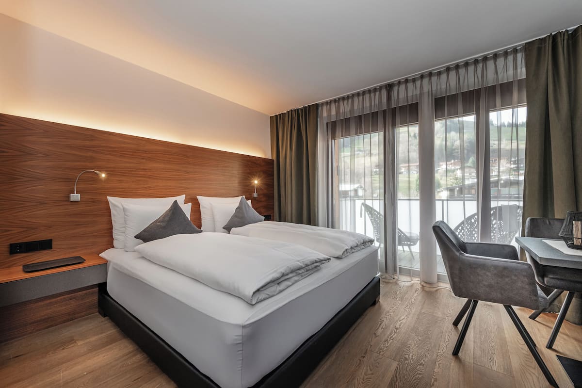 Comfort tweepersoonskamer, balkon | 1 slaapkamer, luxe beddengoed, donzen dekbedden, een kluis op de kamer
