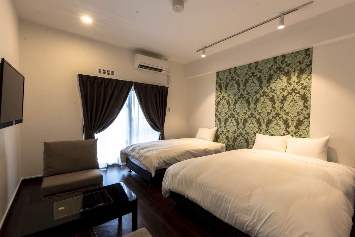 Desk, blackout drapes, WiFi (free), bed sheets