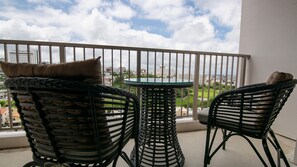 Desk, blackout drapes, free WiFi, bed sheets - COZY STAY in Naha (Naha)