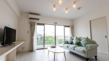 1 bedroom, desk, blackout curtains, free WiFi