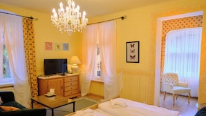 Classic Triple Room | Hypo-allergenic bedding available, WiFi (free), bed sheets - Anno 1900 Hotel Babelsberg (Potsdam)