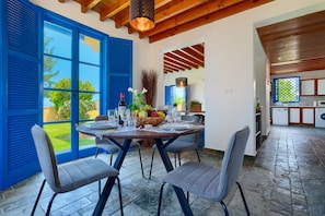 Executive Villa, 3 Bedrooms, Private Pool, Beachfront | In-room dining