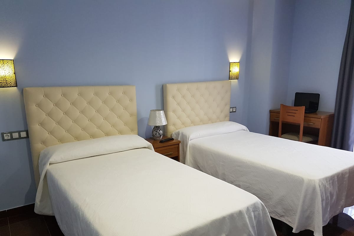 Twin Room, Balcony | Soundproofing, WiFi (free), bed sheets
