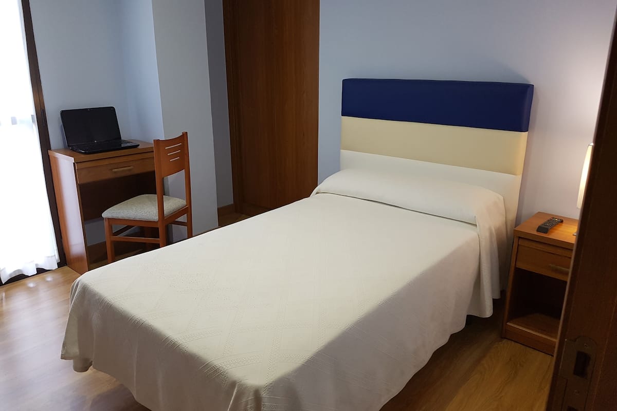 Single Room, Balcony | Soundproofing, WiFi (free), bed sheets
