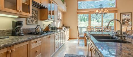 ثلاجة، ميكروويف، فرن، موقد طهي مسطح