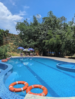 Piscine extérieure