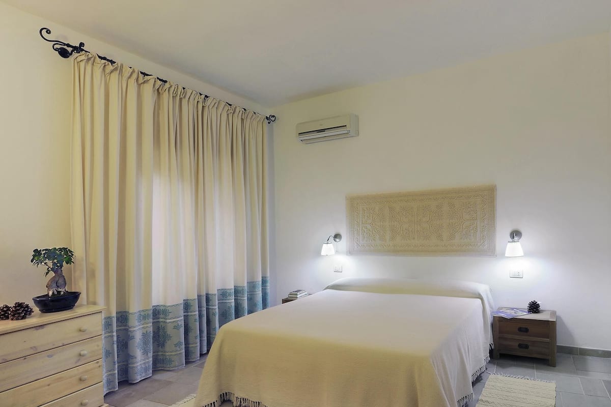 2 bedrooms, in-room safe, blackout curtains, iron/ironing board