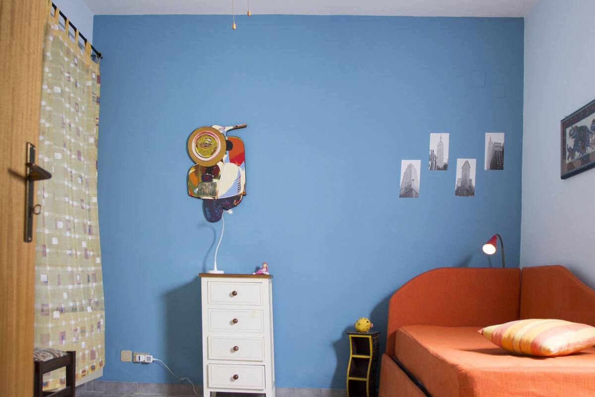 Bureau, espace de travail pour ordinateur portable, Wi-Fi gratuit