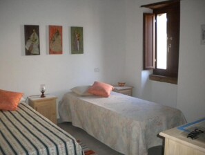 Minibar, soundproofing, bed sheets