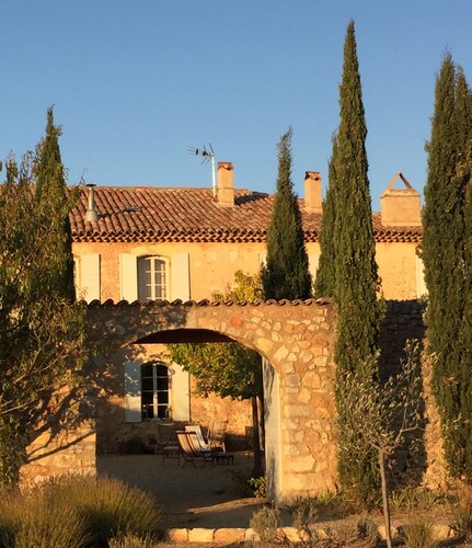 Bastide provençale, st julien, Var