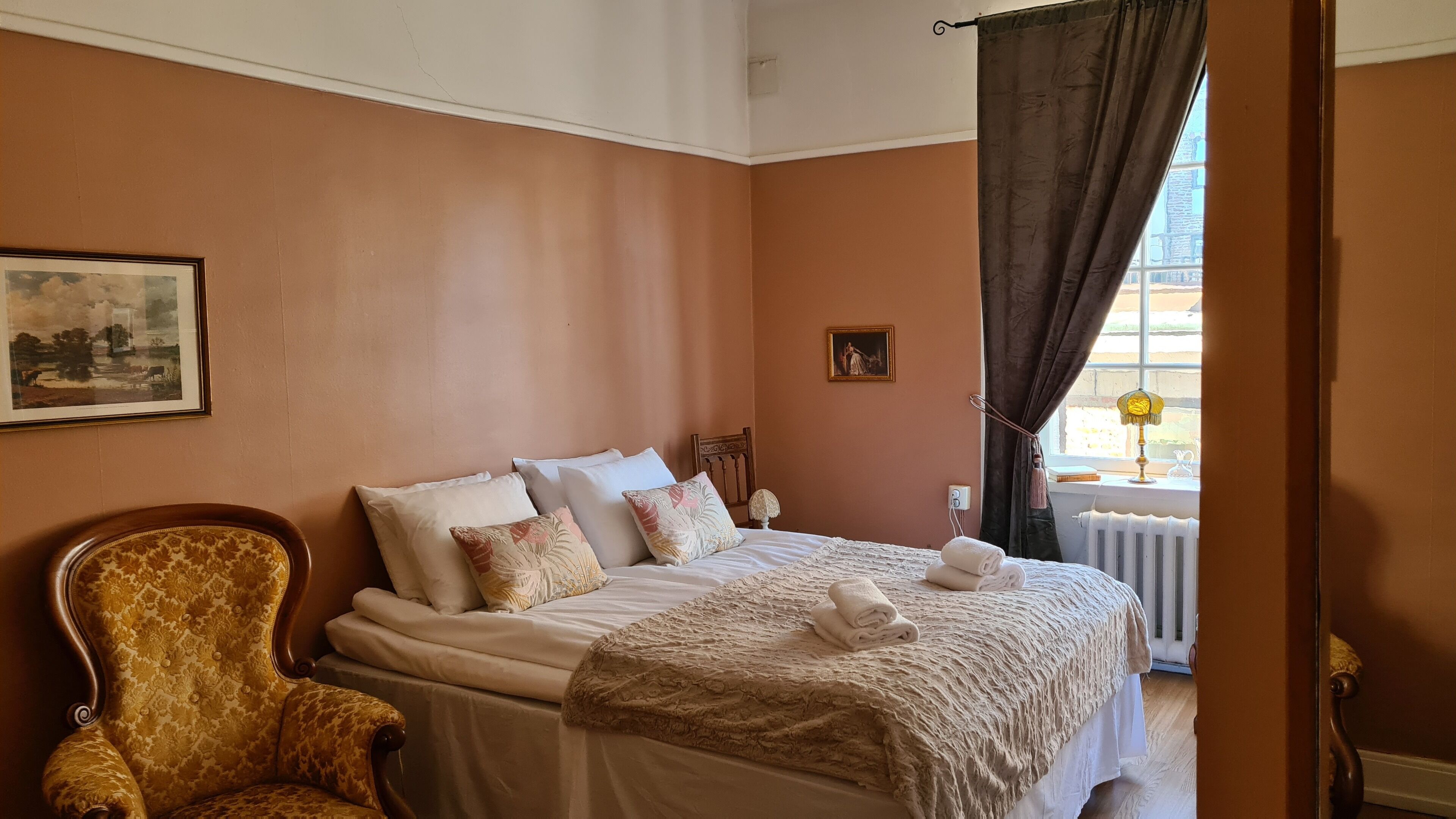 classic double room | 1 bedroom, individually decorated, individually furnished, soundproofing
