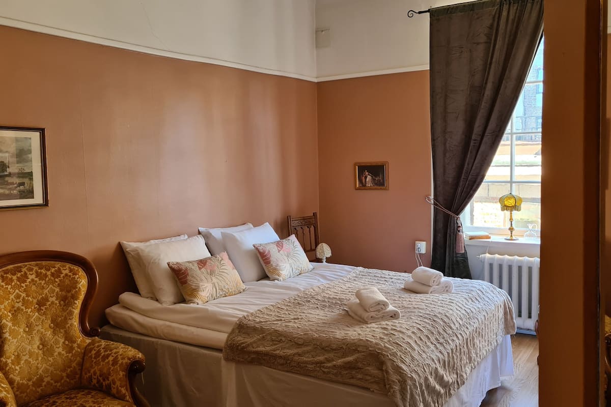 classic double room | 1 bedroom, individually decorated, individually furnished, soundproofing
