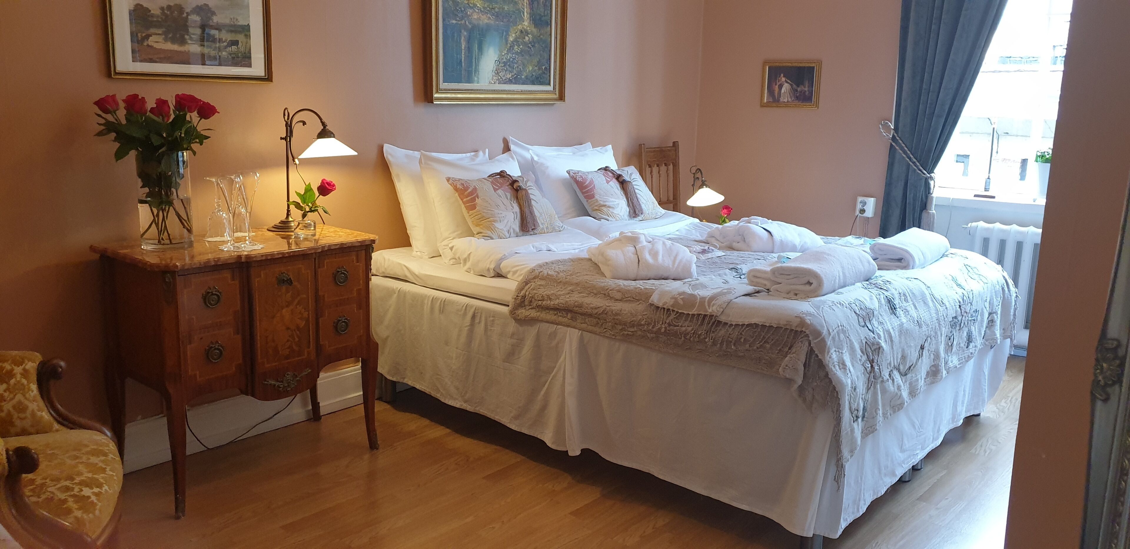 1 bedroom, individually decorated, individually furnished, soundproofing